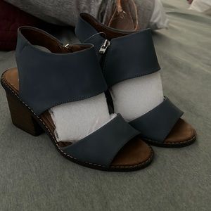 Heel open toe sandals